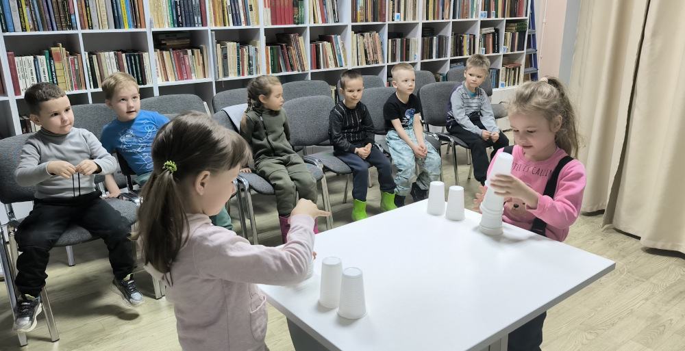 Познавательный час «Весна-красна»