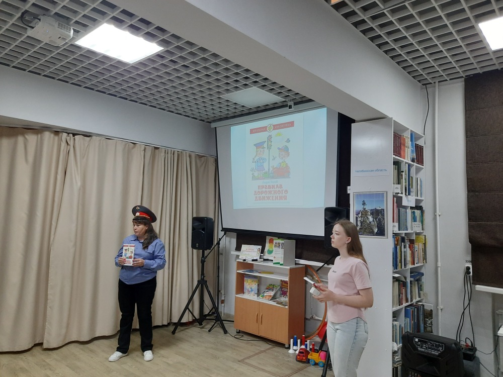 Неделя безопасности дорожного движения в библиотеке