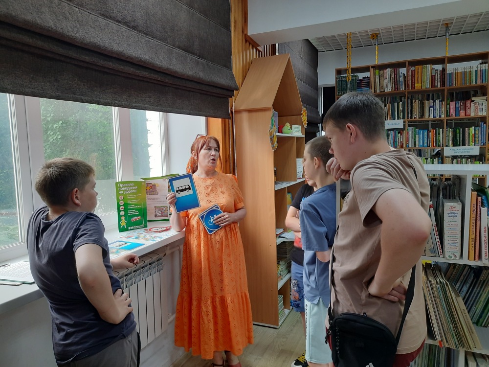 Неделя безопасности дорожного движения в библиотеке
