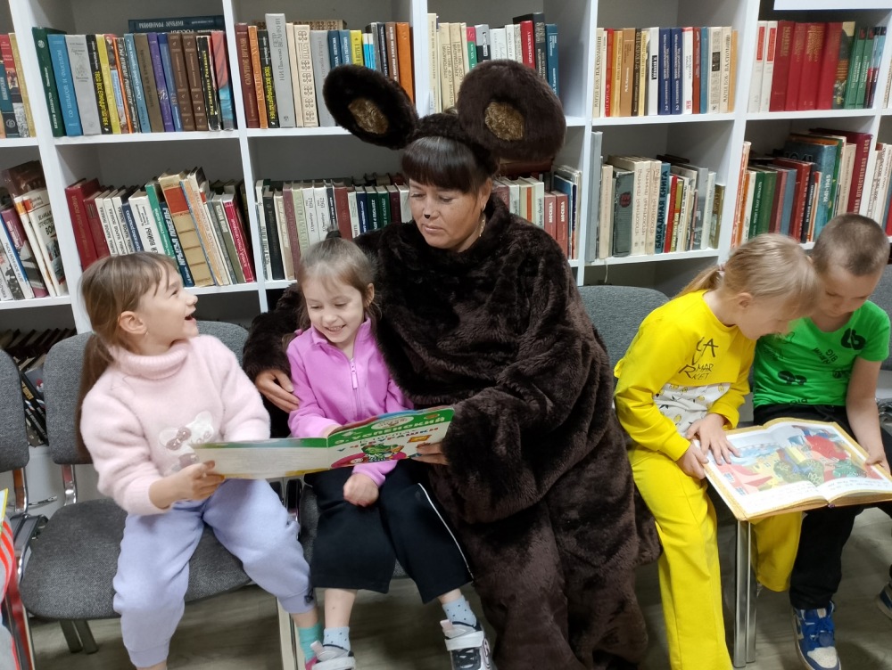 Чебурашка приглашает друзей на День рождения